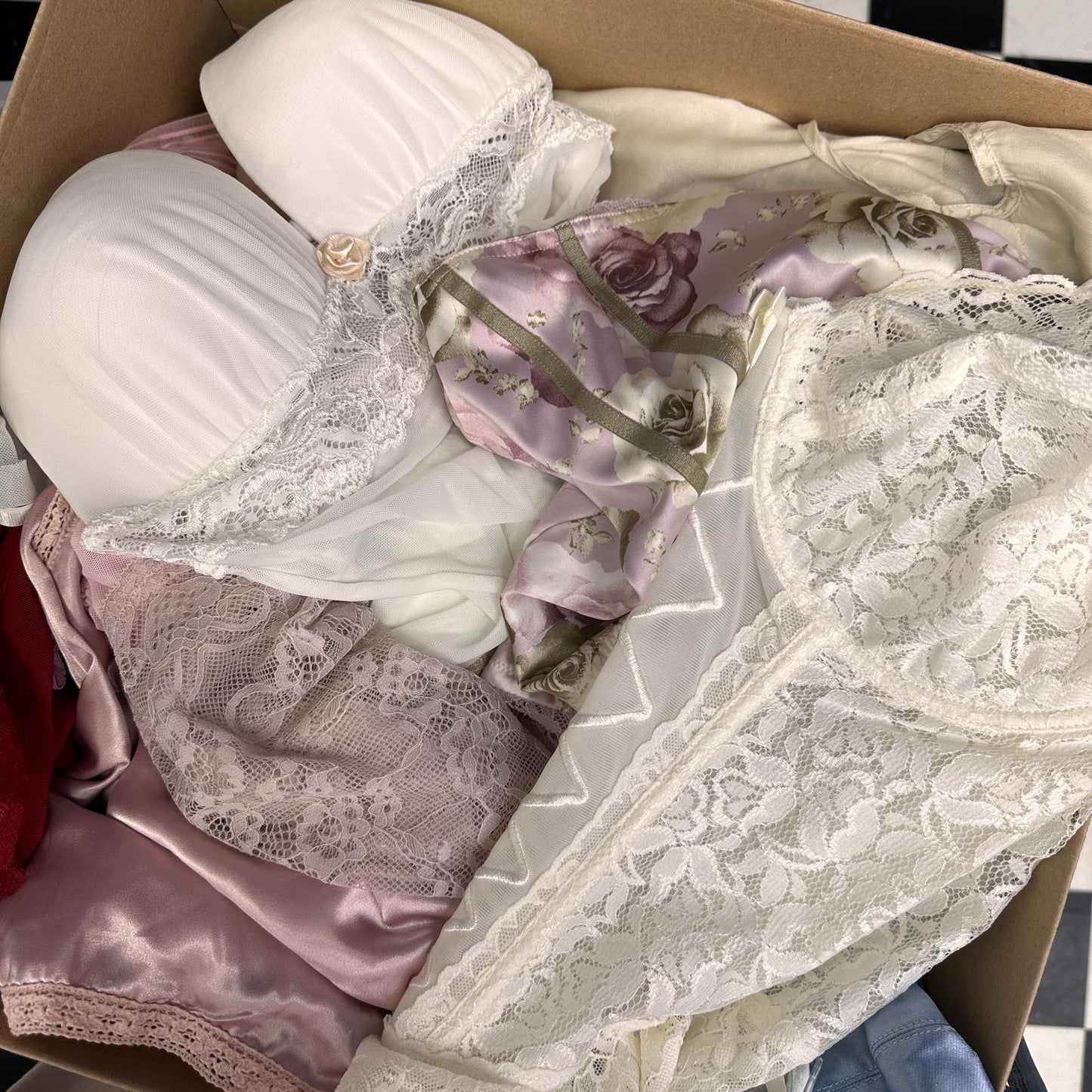 Y2K SEXY VALENTINE MYSTERY BOX x79 PCS