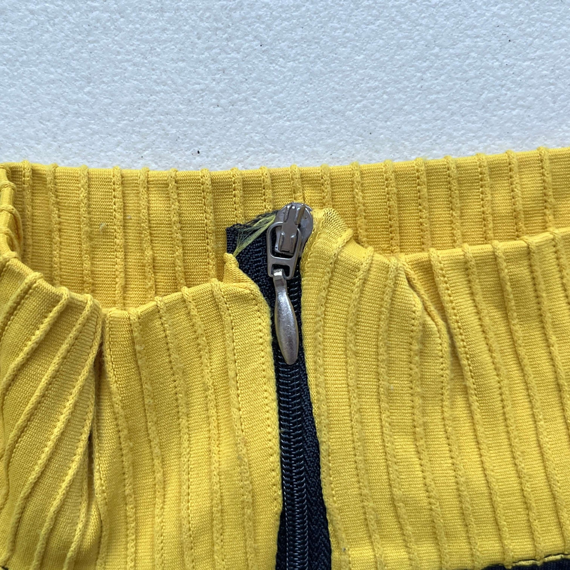 ZIP UP XS from pliswholesale - Italian & euro Y2K supplier 💚